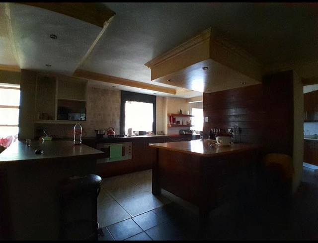 7 BEDROOM HOUSE FOR SALE IN THE REEDS